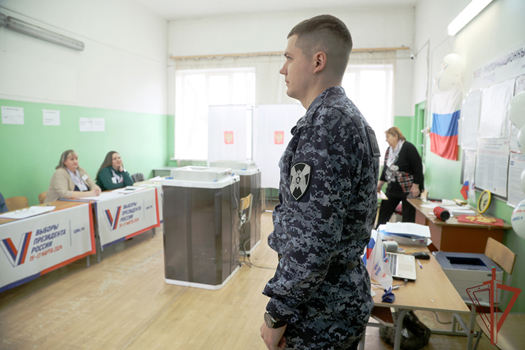 Росгвардия обеспечила безопасность в период проведения выборов Президента России в Сибири
