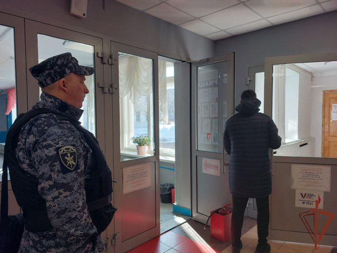 Росгвардия обеспечила безопасность проведения выборов главы государства в регионах Центральной России 