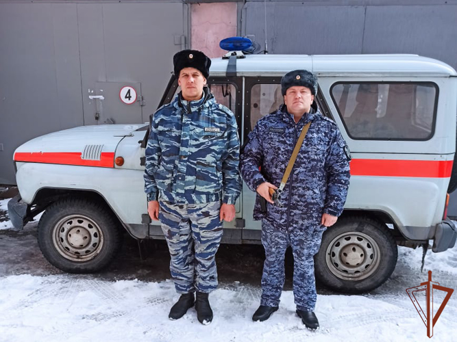 Росгвардейцы в Кемеровской области помогли вернуться домой пропавшему первокласснику