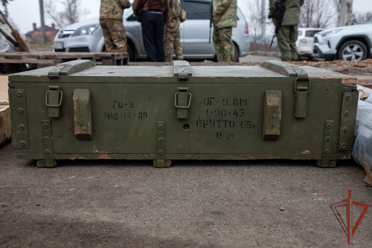 При поддержке спецназа Росгвардии задержаны подпольные торговцы оружием в ДНР (видео)