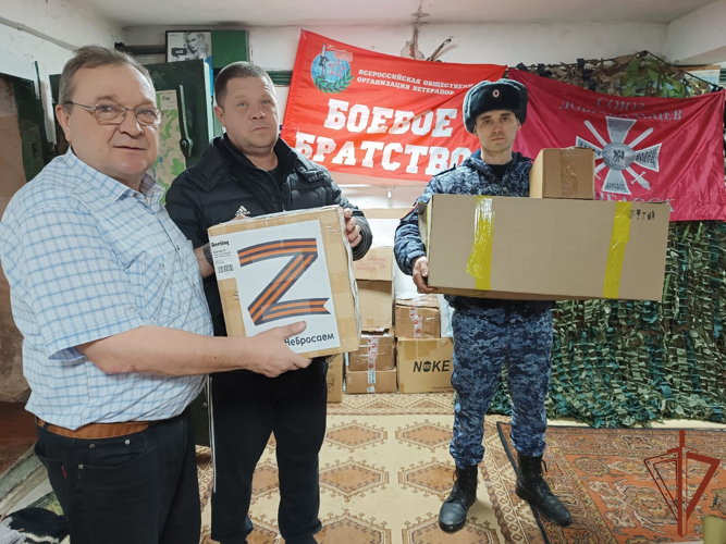 Кировские школьники передали посылки росгвардейцам – участникам  СВО 