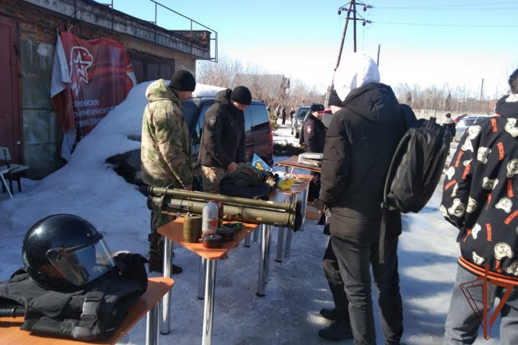 Росгвардейцы приняли участие в посвящённых 10-летию воссоединения Крыма с Россией мероприятиях  в Сибири