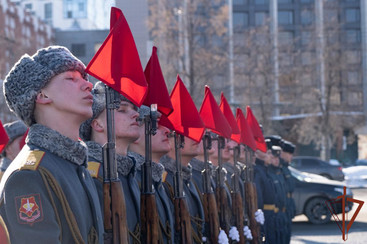 Командующий Уральским округом возложил цветы к памятнику воинам добровольческого танкового корпуса