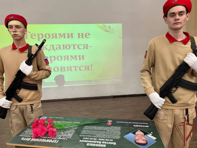 Посвященная сотруднику ОМОН Росгвардии «Парта Героя» открыта на Камчатке (видео)