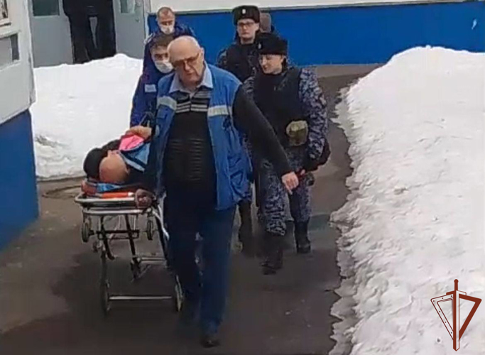 Столичные росгвардейцы оказали помощь потерявшему сознание мужчине