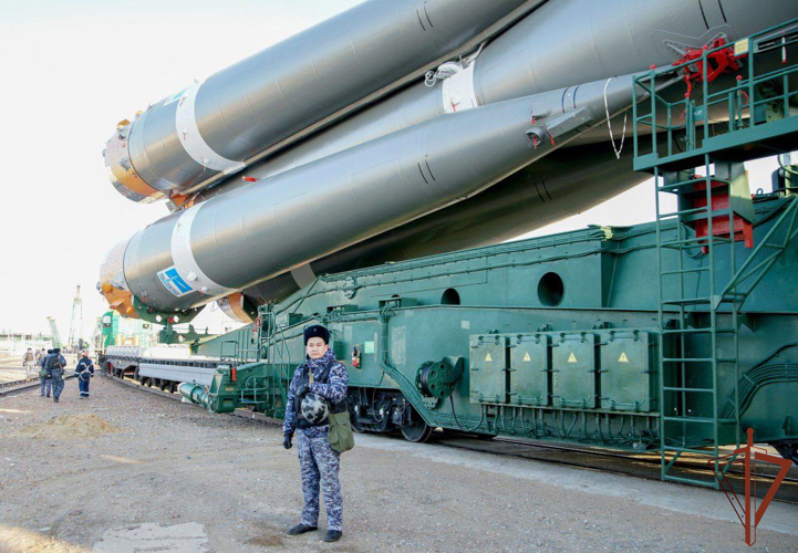 Сотрудники Росгвардии обеспечили безопасность транспортировки космических аппаратов на космодроме «Байконур»