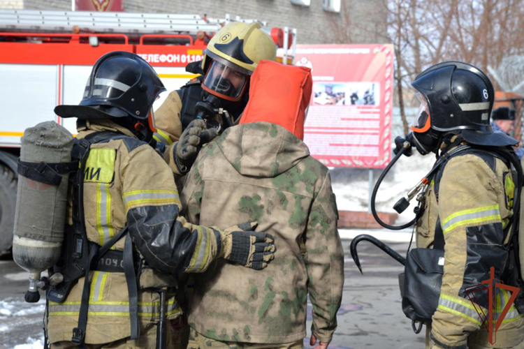 Росгвардия и МЧС провели совместное пожарно-тактическое учение в Зауралье (видео)