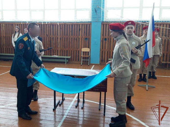 Парта Героя в честь памяти военнослужащего Росгвардии открыта в Арзамасе