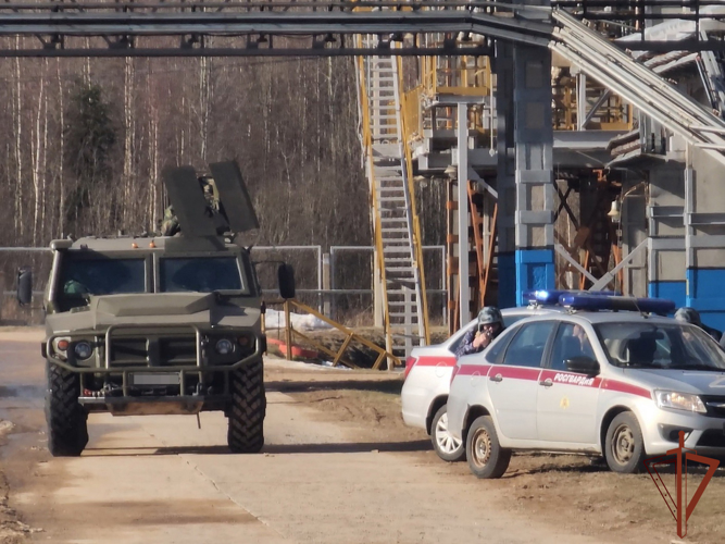В Ленинградской области сотрудники Росгвардии провели тактико-специальные занятия на одном из объектов жизнеобеспечения