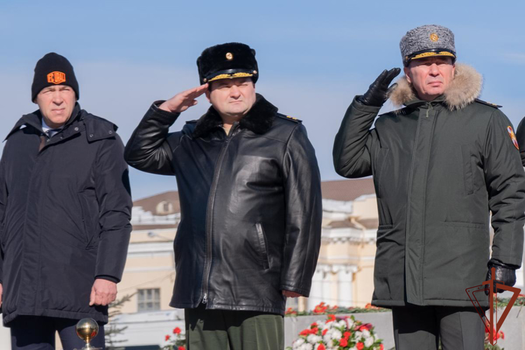 Командующий Уральским округом возложил цветы к памятнику воинам добровольческого танкового корпуса