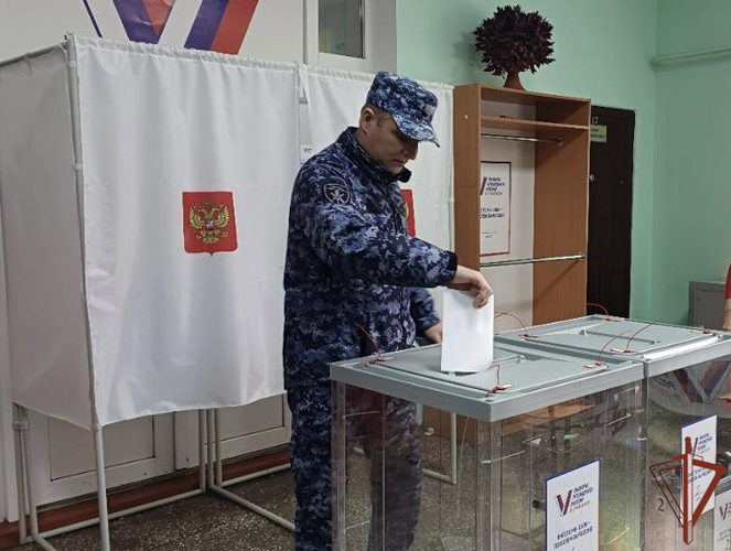 Росгвардейцы на Северном Кавказе продолжают голосовать на выборах Президента Российской Федерации