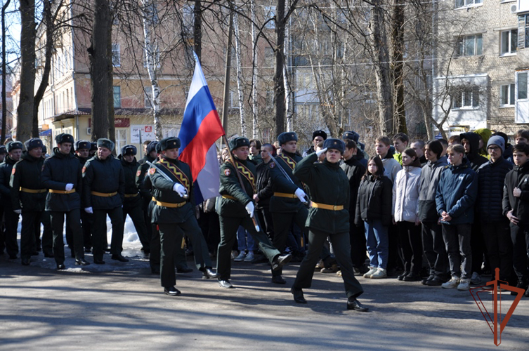 Мемориальную доску погибшему военнослужащему Росгвардии открыли в Нижегородской области