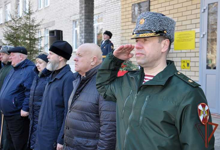Мемориальную доску погибшему военнослужащему Росгвардии открыли в Нижегородской области