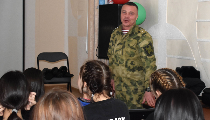Росгвардейцы навестили ребят с непростой судьбой из тюменского реабилитационного центра 