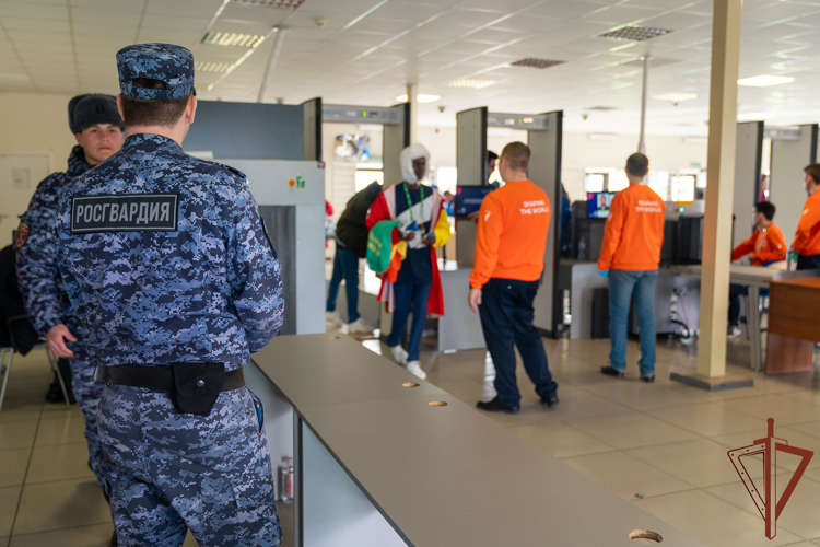 Росгвардейцы обеспечили правопорядок в период проведения Всемирного фестиваля молодежи в Сириусе (видео)