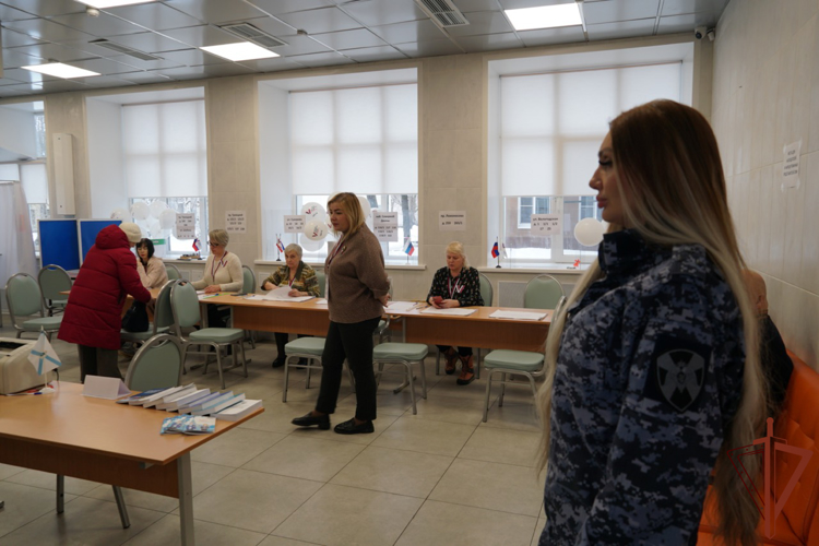 Росгвардейцы обеспечили безопасность избирателей Северо-Западных регионов страны