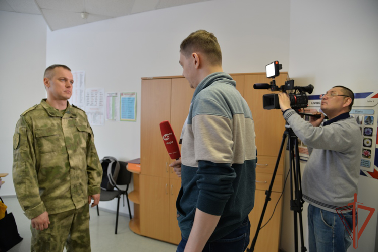 Росгвардия присоединилась ко всероссийской патриотической акции «Письмо солдату» в Югре