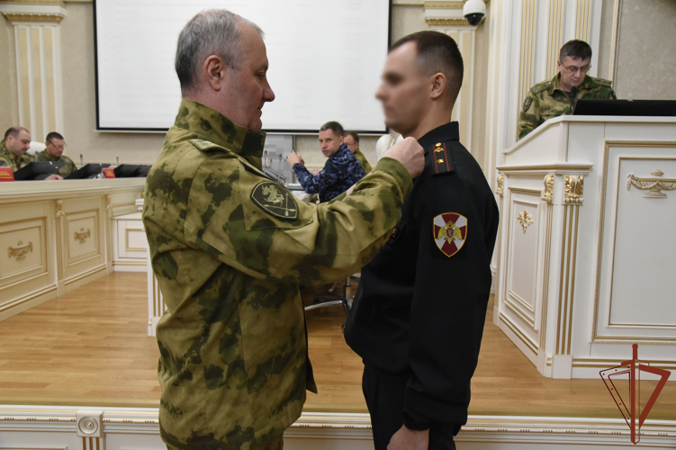 Командующий Сибирским округом Росгвардии вручил государственные награды отличившимся во время СВО военнослужащим