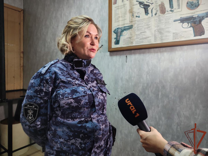 В преддверии 8 марта журналистам телеканала «Урал 1» девушки рассказали о своей службе в Росгвардии