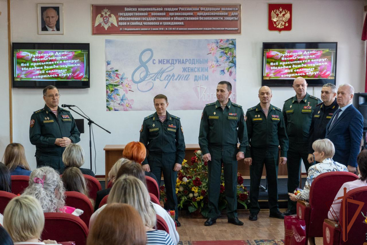 Командующий Центральным округом Росгвардии поздравил женщин с Международным женским днем