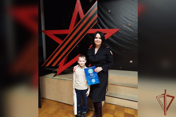 Сын из семьи росгвардейцев стал победителем творческого конкурса видеороликов «Мой папа – защитник страны» на Урале (видео)