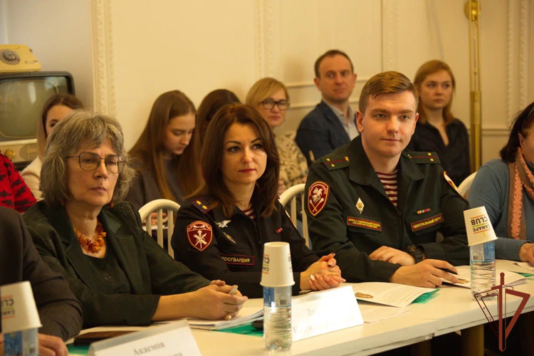 Офицеры Росгвардии приняли участие в круглом столе по вопросам роли СМИ в борьбе с нацизмом