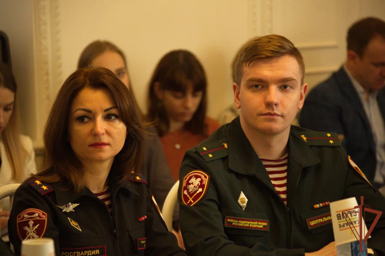 Офицеры Росгвардии приняли участие в круглом столе по вопросам роли СМИ в борьбе с нацизмом