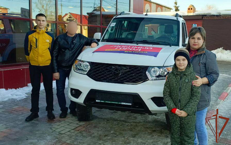 Семья росгвардейца из Ульяновска выиграла автомашину УАЗ в день выборов Президента страны (видео)