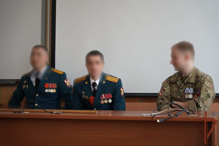 Росгвардейцы-участники СВО встретились студентами МГУ