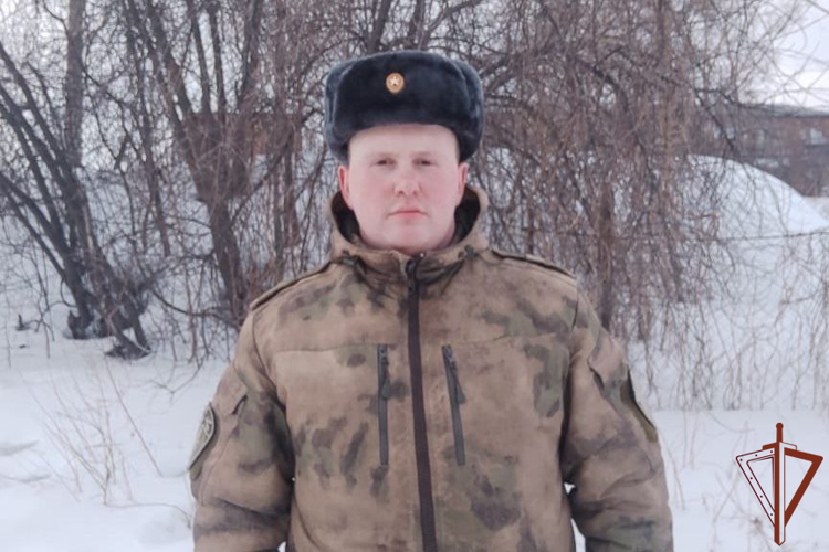 Военнослужащий Росгвардии оказал доврачебную помощь водителю маршрутного автобуса в Новосибирске