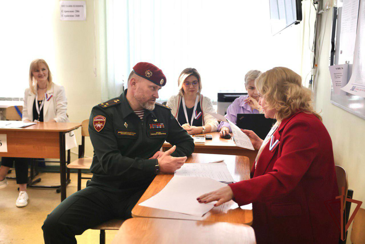 Военнослужащие ОДОН имени Ф.Э. Дзержинского Росгвардии проголосовали на выборах Президента России 