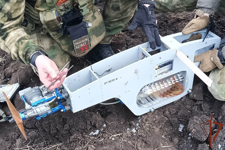 Росгвардейцы обезвредили начиненный пластитом украинский беспилотник в ЛНР (фото) 