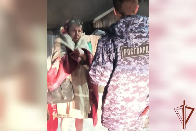 Росгвардейцы спасли жизни двух женщин во время пожара в Кемеровской области