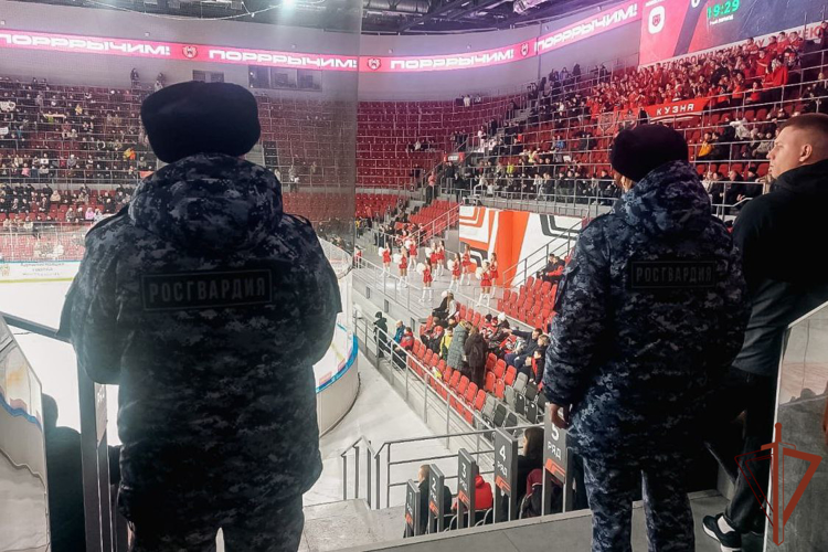 Росгвардия обеспечила безопасность на матчах всероссийского турнира молодежной хоккейной лиги в Кузбассе