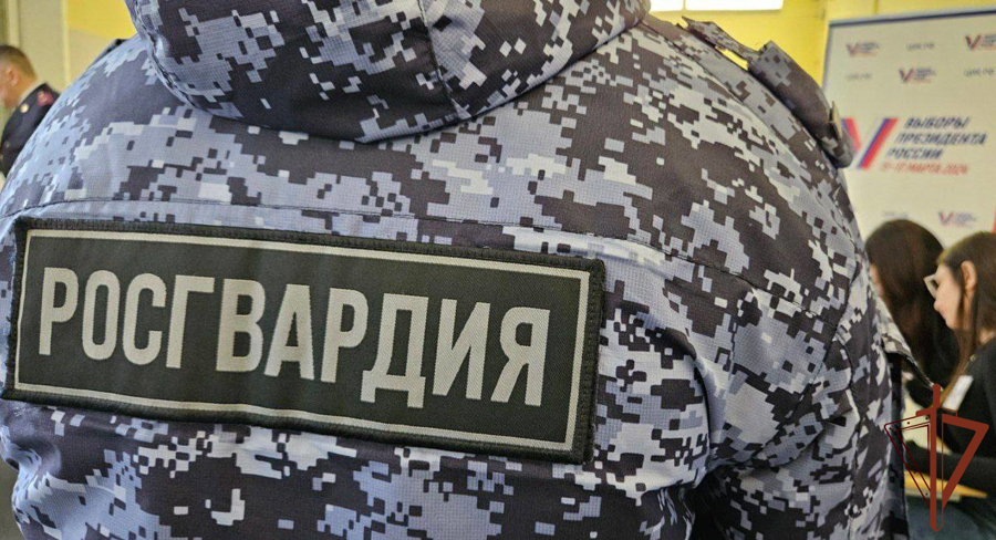 Росгвардейцы Центрального округа голосуют на выборах Президента России