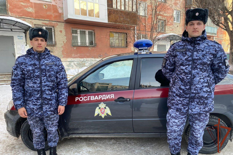 Росгвардейцы помогли заблудившейся пожилой женщине вернуться домой в Омске