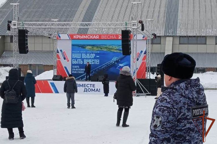 Росгвардейцы приняли участие в посвящённых 10-летию воссоединения Крыма с Россией мероприятиях в Сибири