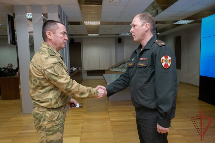Военнослужащие Уральского округа Росгвардии удостоены государственных и ведомственных наград