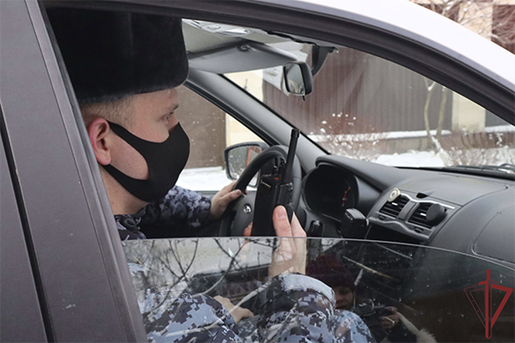 Столичные росгвардейцы оказали помощь пенсионеру (видео)