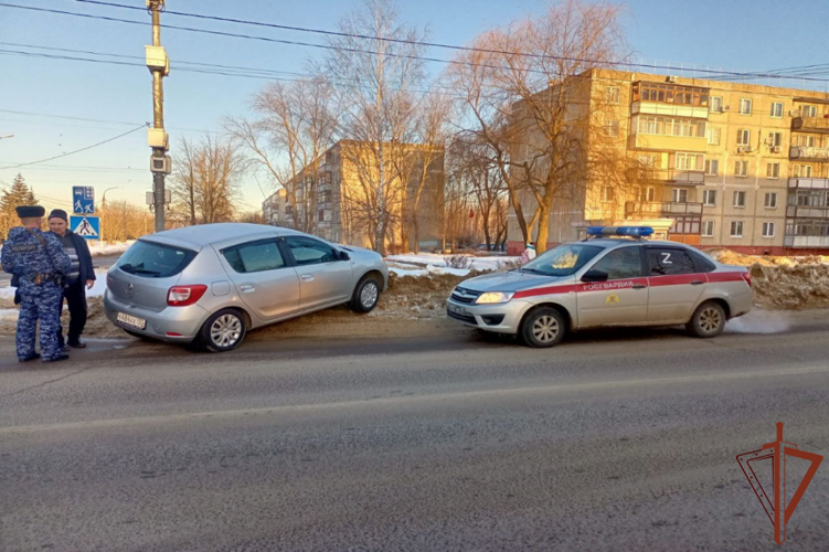 В Подмосковье офицер Росгвардии оказал первую помощь почувствующему себя плохо водителю