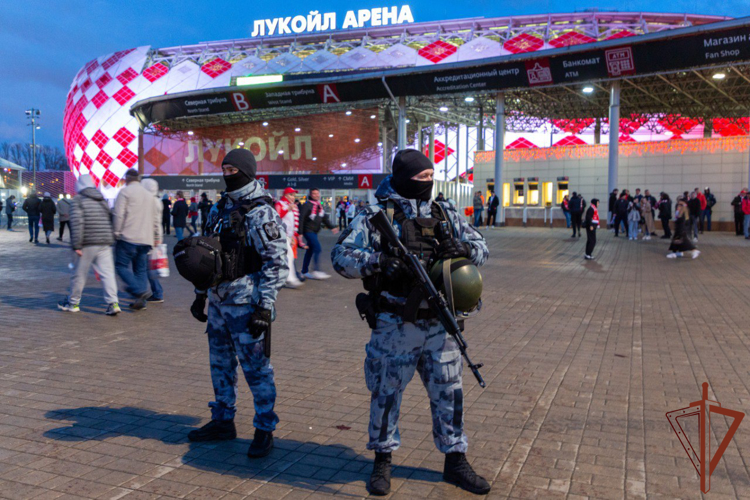 Росгвардия обеспечила безопасность на футбольном матче полуфинала РПЛ в Москве 