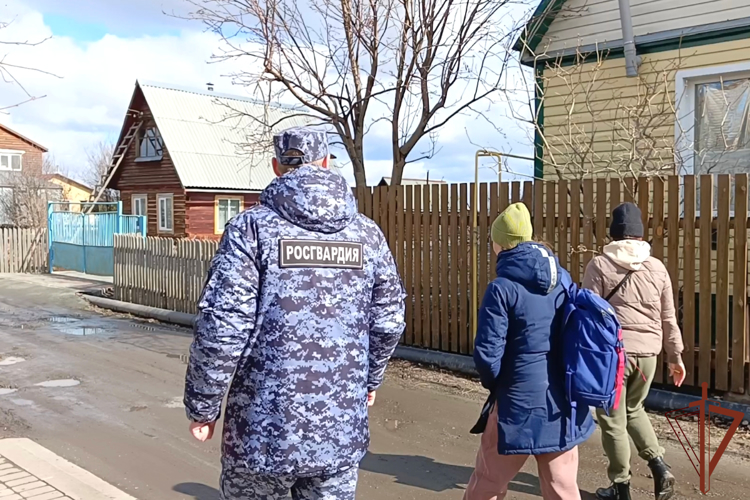 Росгвардия участвует в противопаводковых мероприятиях в Кургане (видео)