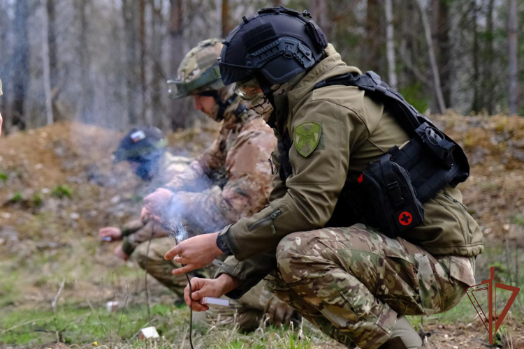 В Уральском округе Росгвардии сотрудники СОБР проходят профессиональную подготовку