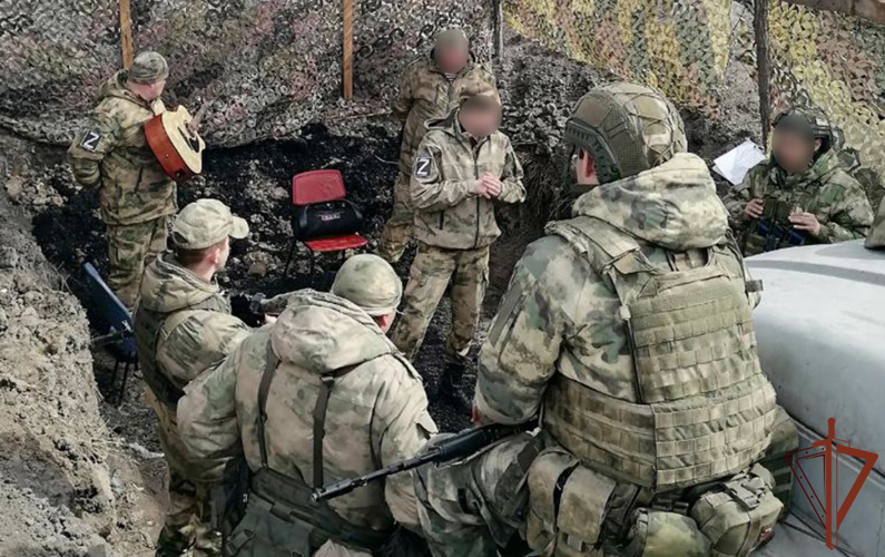 Артисты фронтовой бригады ансамбля Уральского округа Росгвардии выступили в районе СВО