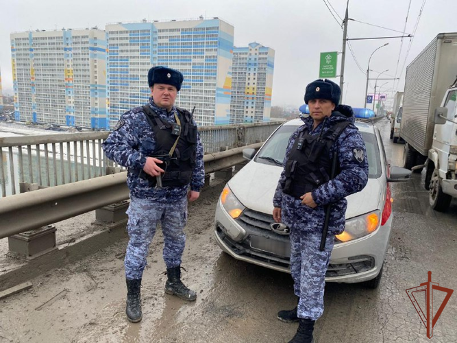 Сотрудники Росгвардии спасли молодого человека от необдуманного поступка в Новосибирске