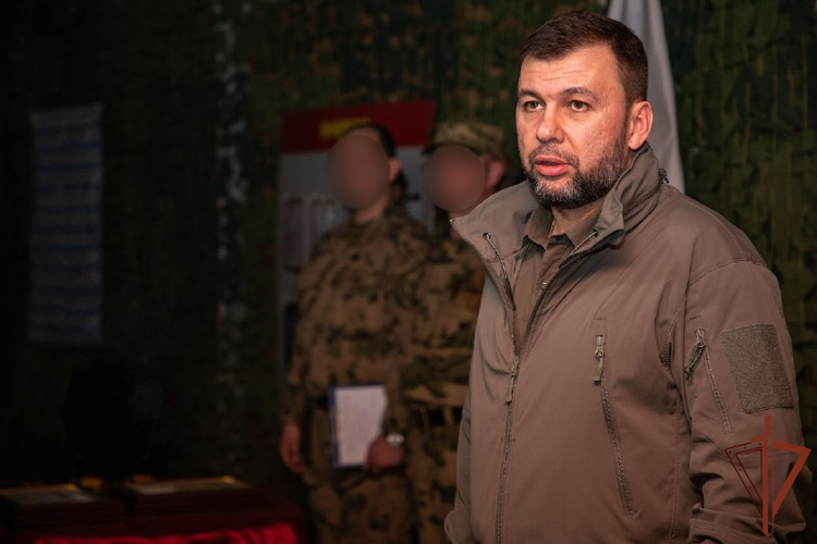 Денис Пушилин наградил росгвардейцев, успешно выполнивших задачи в зоне СВО (видео)