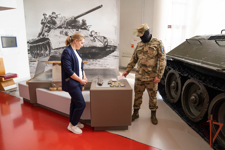 Росгвардейцы передали в фонды музея-заповедника «Прохоровское поле» в Белгороде трофеи из зоны СВО