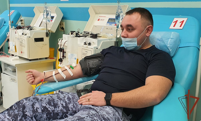 Росгвардейцы пополнили банк крови в Национальный день донора на Урале