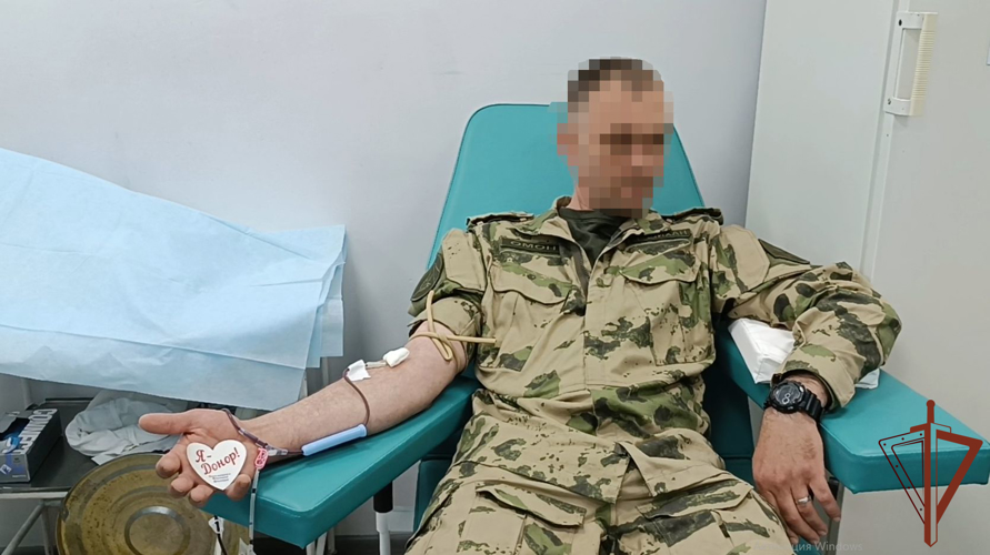 Почти 20 литров крови сдали росгвардейцы Херсонской и Ростовской областей