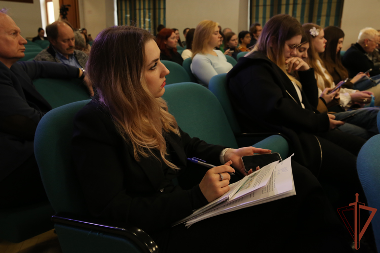 Представитель Росгвардии приняла участие в организованном Союзом журналистов Москвы круглом столе